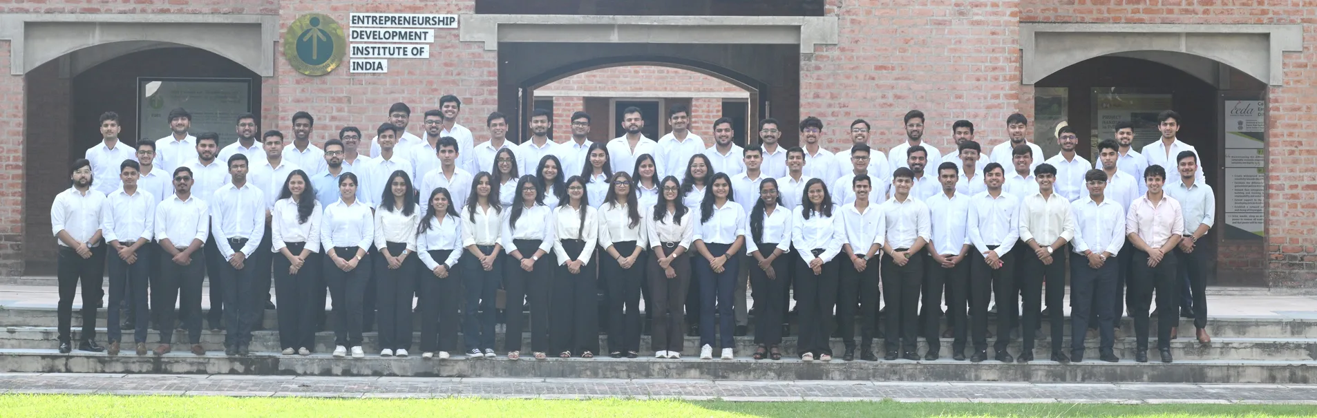 Students Group pic 1906 x 605